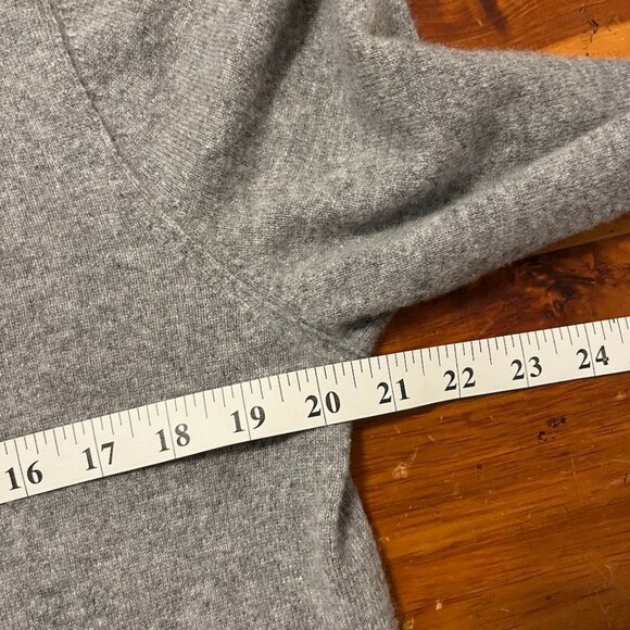 Banana Republic 100% Cashmere Crewneck Sweater in Heather Gray - Men's Medium - Picture 5 of 5
